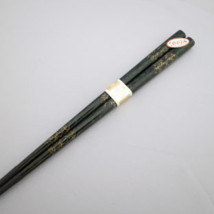 【イシオカ工芸】　すべらない箸　中　津軽塗　唐塗梨子地黒上（青）