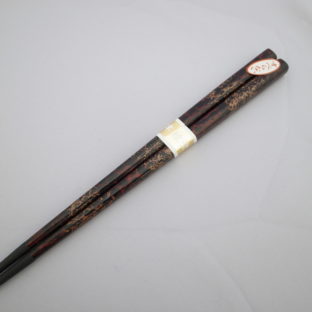 【イシオカ工芸】　すべらない箸　中　津軽塗　唐塗梨子地黒上（赤）