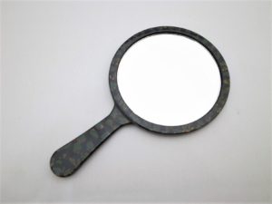 津軽塗り　額縁と鏡 津軽塗新手鏡が出来ました！ | 津軽塗の販売店・通信販売｜有限