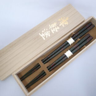 【イシオカ工芸】　夫婦箸　桐箱入　津軽塗　唐塗緑上