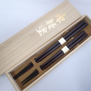 【イシオカ工芸】　夫婦箸　桐箱入　津軽塗　ななこ塗黒上