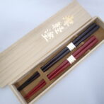 夫婦箸桐箱入ななこ黒・赤1