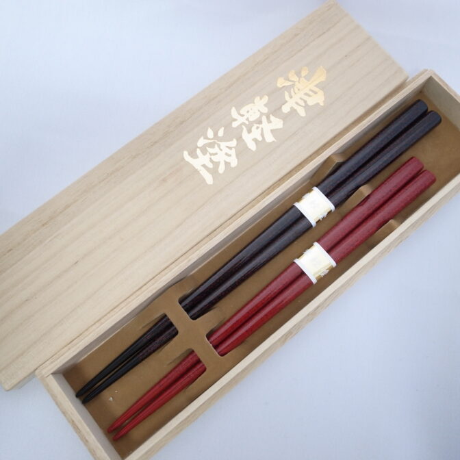 夫婦箸桐箱入ななこ黒・赤1