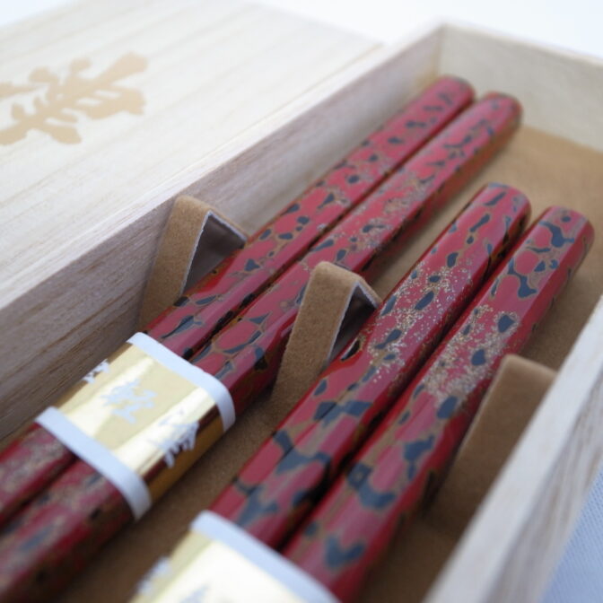 夫婦箸桐箱入梨子地赤2