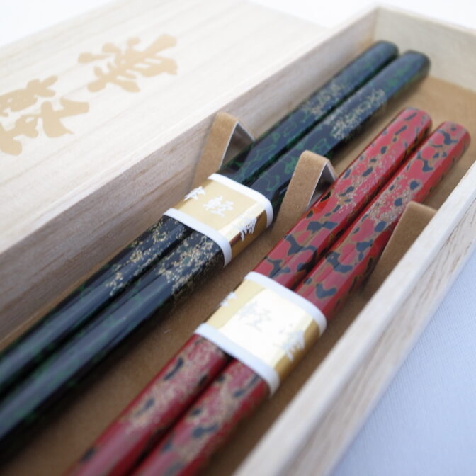 夫婦箸桐箱入梨黒・赤2