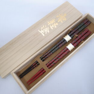 【イシオカ工芸】　夫婦箸　桐箱入　津軽塗　唐塗呂上・赤上