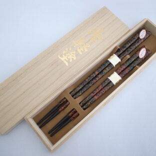 【イシオカ工芸】　夫婦箸すべり止め付　桐箱入　津軽塗　唐塗呂上